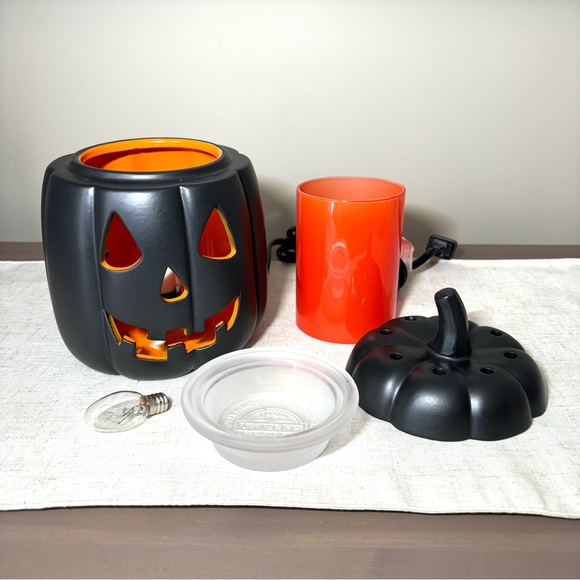 Scentsy Halloween Warmer ‘Jack’ Black Pumpkin Glow Jack-o’-lantern, Retired NIB - Picture 4 of 9